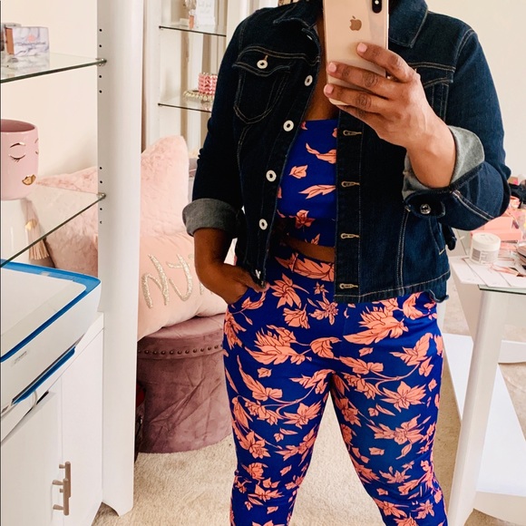 Must Have 2 pc Set NWT Size Medium Great stretch! - Picture 3 of 4